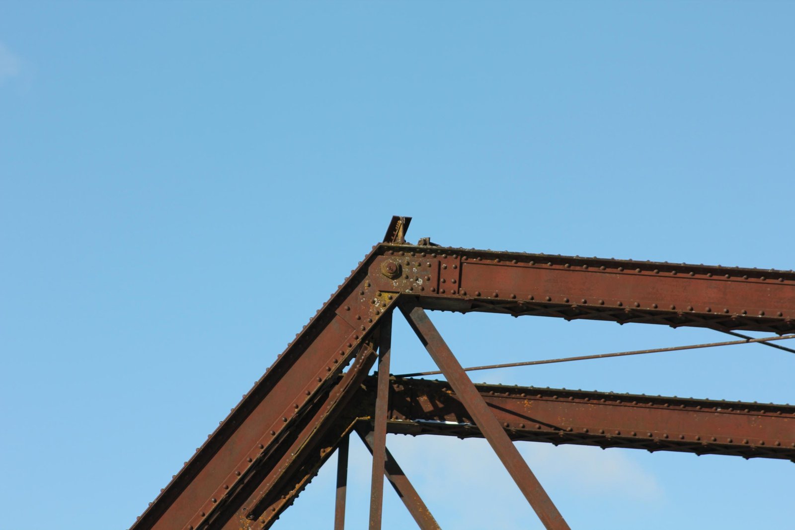 Upper angle connection